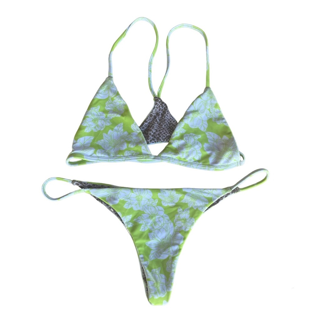 Acacia Swimwear Set in neon magnolia 
Shaka top & Fins bottom 
Both size small